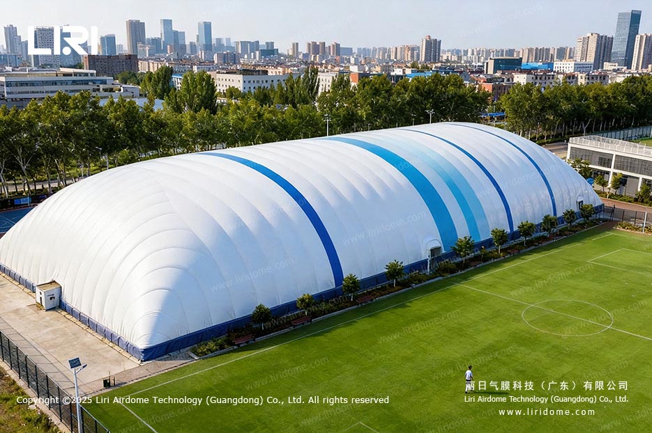 充气膜足球场全景外观