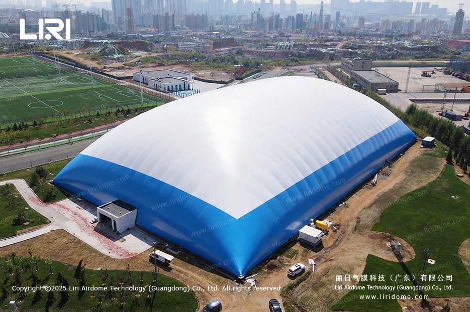 充气膜足球场航拍外景
