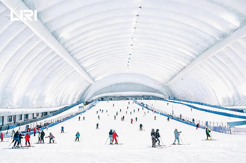 气膜滑雪馆室内雪道
